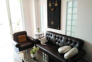 هتل Wattanakham Serviced Apartment