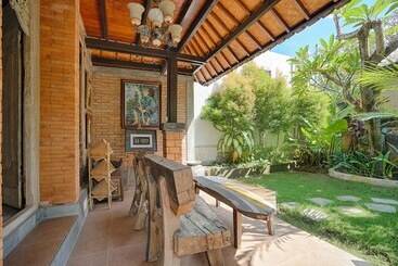 پانسیون Katang   Katang Guest House