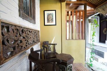 پانسیون Katang   Katang Guest House