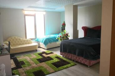 Yukselen Otel