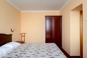 Azimut Hotel Mirniy