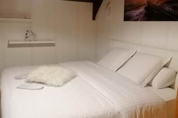 ベッドアンドブレックファースト Chambres Du Jardin Fleuri