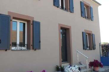 تختخواب و صبحانه Maison Curiale