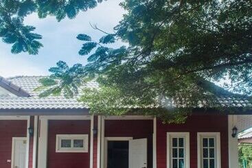 هتل Baan Suan Resort Juree Punsuk