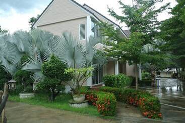 هتل Baan Suan Resort Juree Punsuk