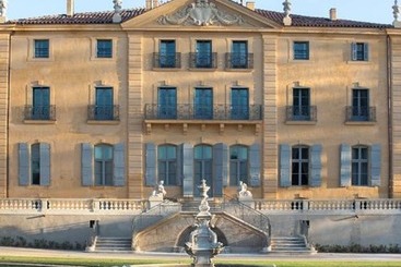 Отель Chateau De Fonscolombe