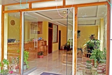 هتل Neha Palace