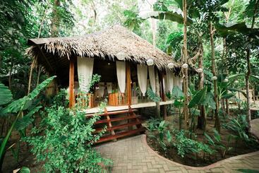 پانسیون Fox & The Firefly Cottages