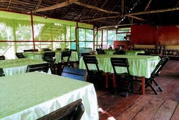 هتل Amazon Queen Lodge