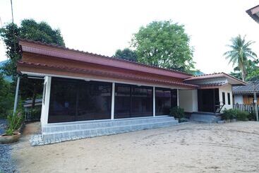 هتل Bong Valley Khiri Wong