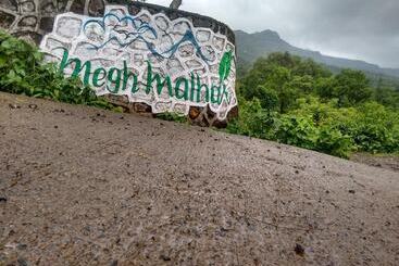 هتل Megh Malhar Agro Tourism