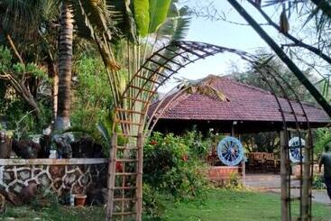 هتل Megh Malhar Agro Tourism