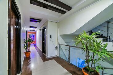 هتل Oyo 24288 Surya Teja Residency