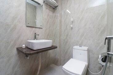 هتل Oyo 24288 Surya Teja Residency