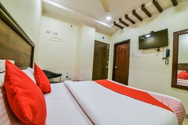 هتل Oyo 24288 Surya Teja Residency