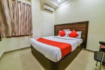 هتل Oyo 24288 Surya Teja Residency