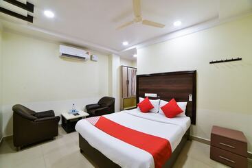 هتل Oyo 24288 Surya Teja Residency