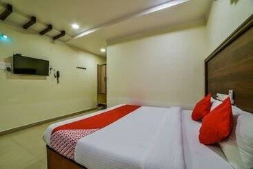 هتل Oyo 24288 Surya Teja Residency