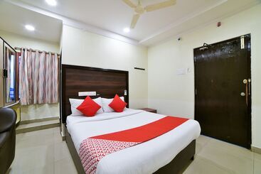 هتل Oyo 24288 Surya Teja Residency