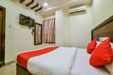 هتل Oyo 24288 Surya Teja Residency