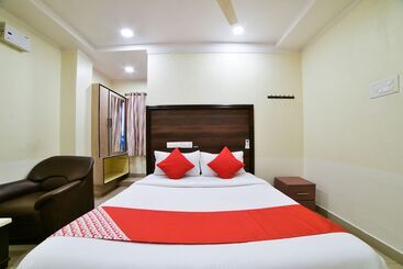 هتل Oyo 24288 Surya Teja Residency