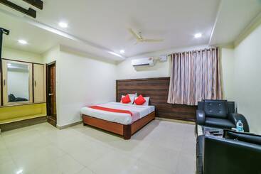 هتل Oyo 24288 Surya Teja Residency