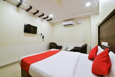 هتل Oyo 24288 Surya Teja Residency