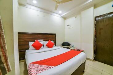 هتل Oyo 24288 Surya Teja Residency
