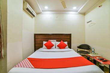 هتل Oyo 24288 Surya Teja Residency