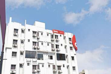 هتل Oyo Living 26804 Luxurious Studio Rooms