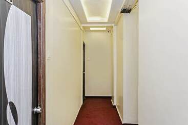 هتل Oyo Living 26804 Luxurious Studio Rooms