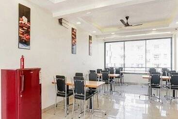 هتل Oyo Living 26804 Luxurious Studio Rooms