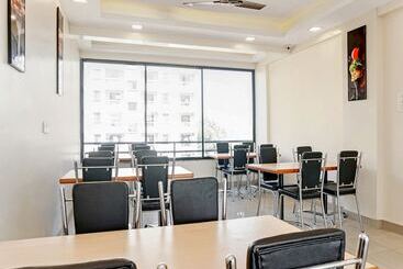 هتل Oyo Living 26804 Luxurious Studio Rooms