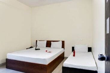 هتل Oyo Living 26804 Luxurious Studio Rooms