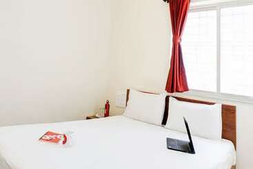 هتل Oyo Living 26804 Luxurious Studio Rooms