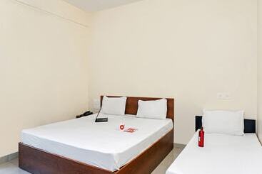 هتل Oyo Living 26804 Luxurious Studio Rooms