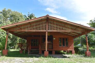هتل Pru Valley Thaley Tai Resort