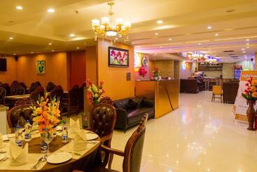 هتل Royal Inn Dhaka