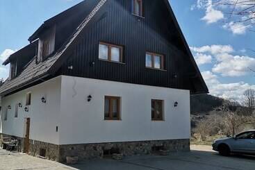 پانسیون Rustic Inn River
