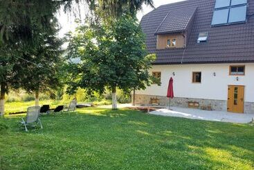 פנסיון Rustic Inn River