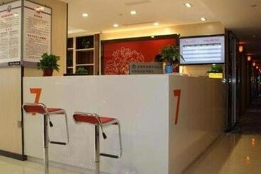 酒店 7 Days Premium Jingjiang Fuhai New World Automobile Terminal Branch