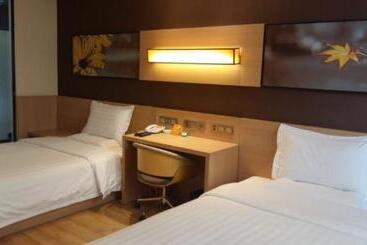 هتل 7days Inn Zhangjiakou Chongli Yuxing Road