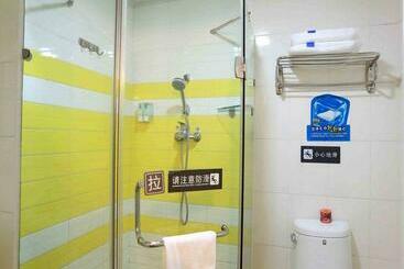 Отель 7 Days Inn Guangyuan Qintai Plaza Branch