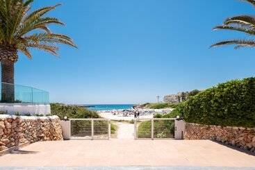 آپارتمان Fergus Style Carema Beach