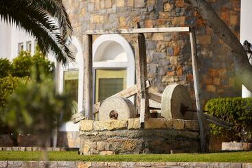 Alexander Beach Hotel & Village Resort