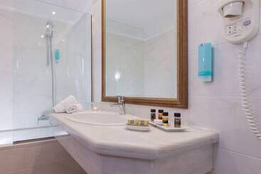 Alexander Beach Hotel & Village Resort