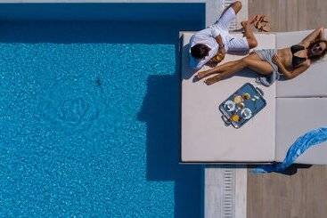 Alexander Beach Hotel & Village Resort