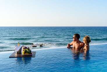 Alexander Beach Hotel & Village Resort