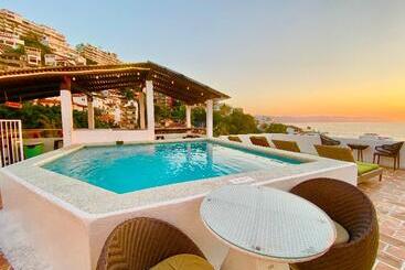 هتل Amaca Puerto Vallarta  Adults Only