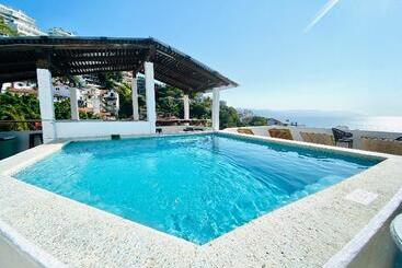 هتل Amaca Puerto Vallarta  Adults Only